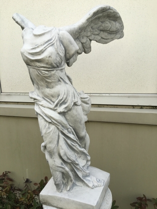 Wunderschöne Engelsfigur Nikè – 80 cm – aus massivem Stein